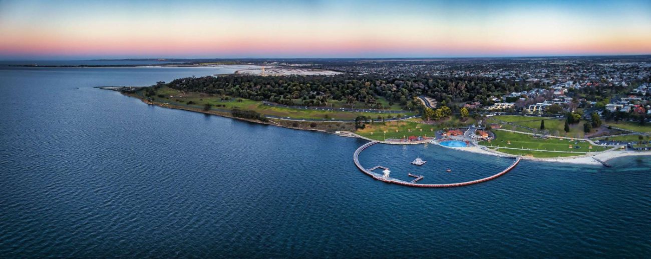 Geelong waterfront and Eastern Beach at dusk